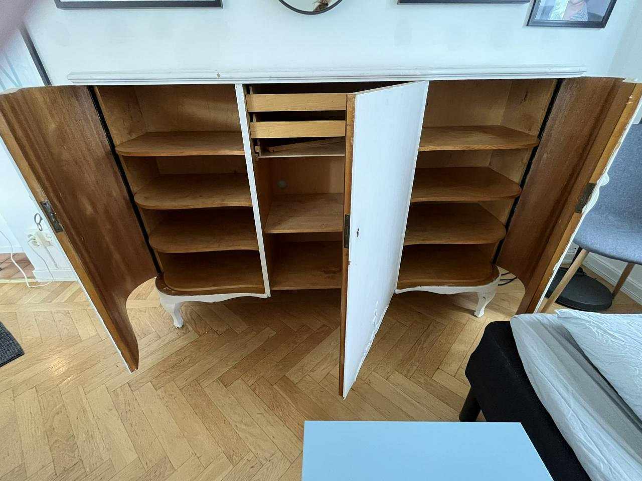image of Skänk/äldre byrå bortskän - 