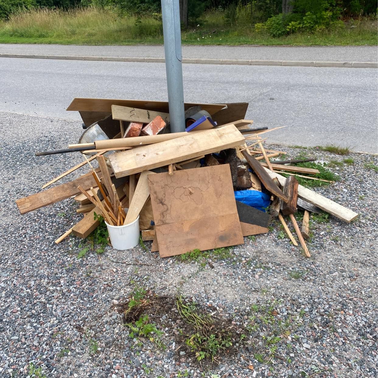 image of Trä, tegel, metall plast - Djursholm