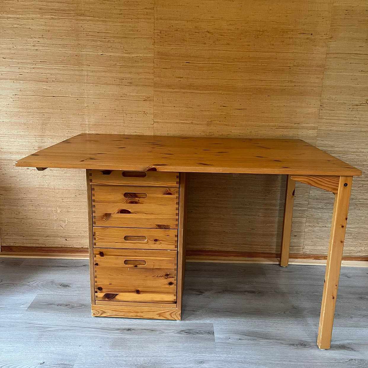 image of Wooden desk - Huddinge