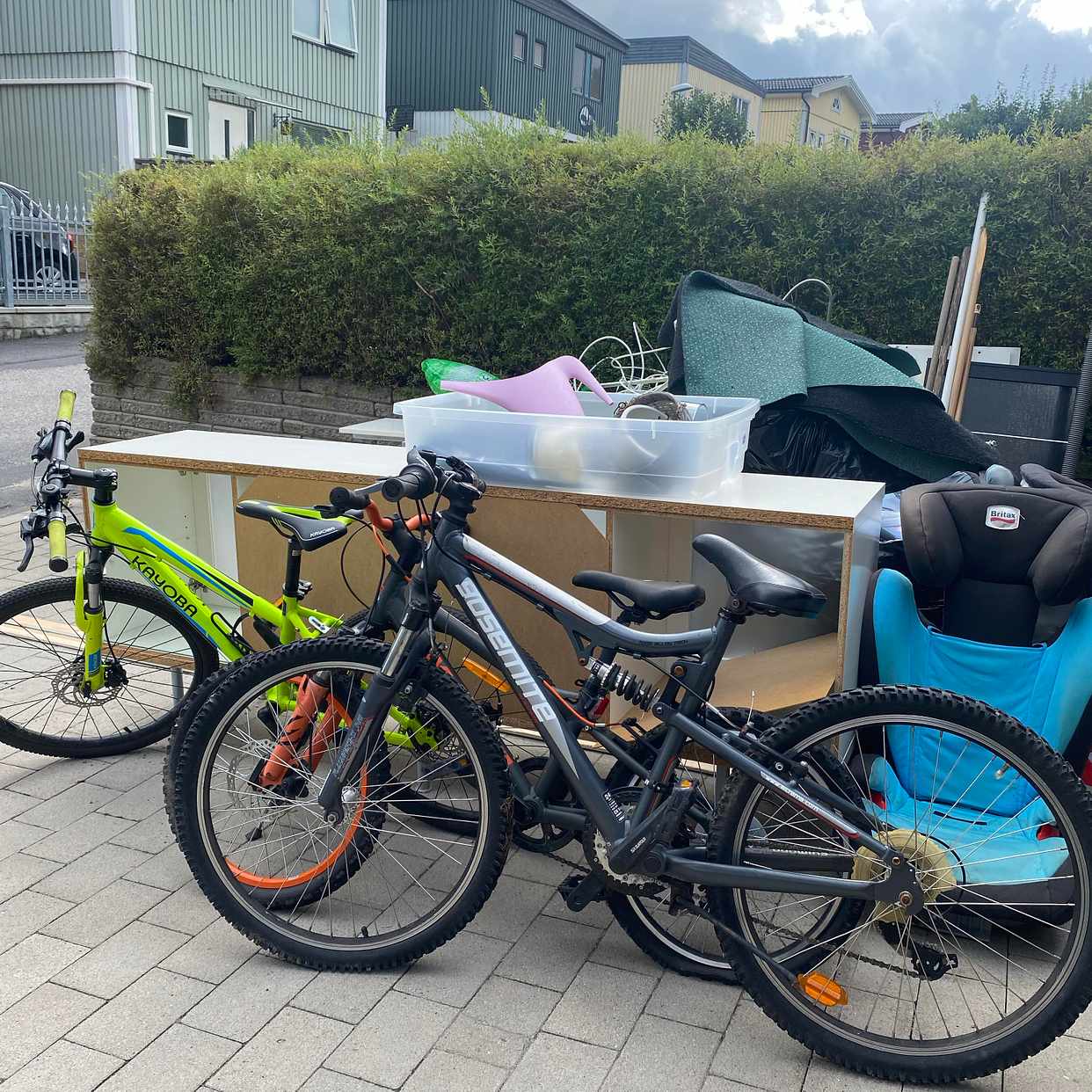 image of Skräp plus cyklar mm - Hässelby