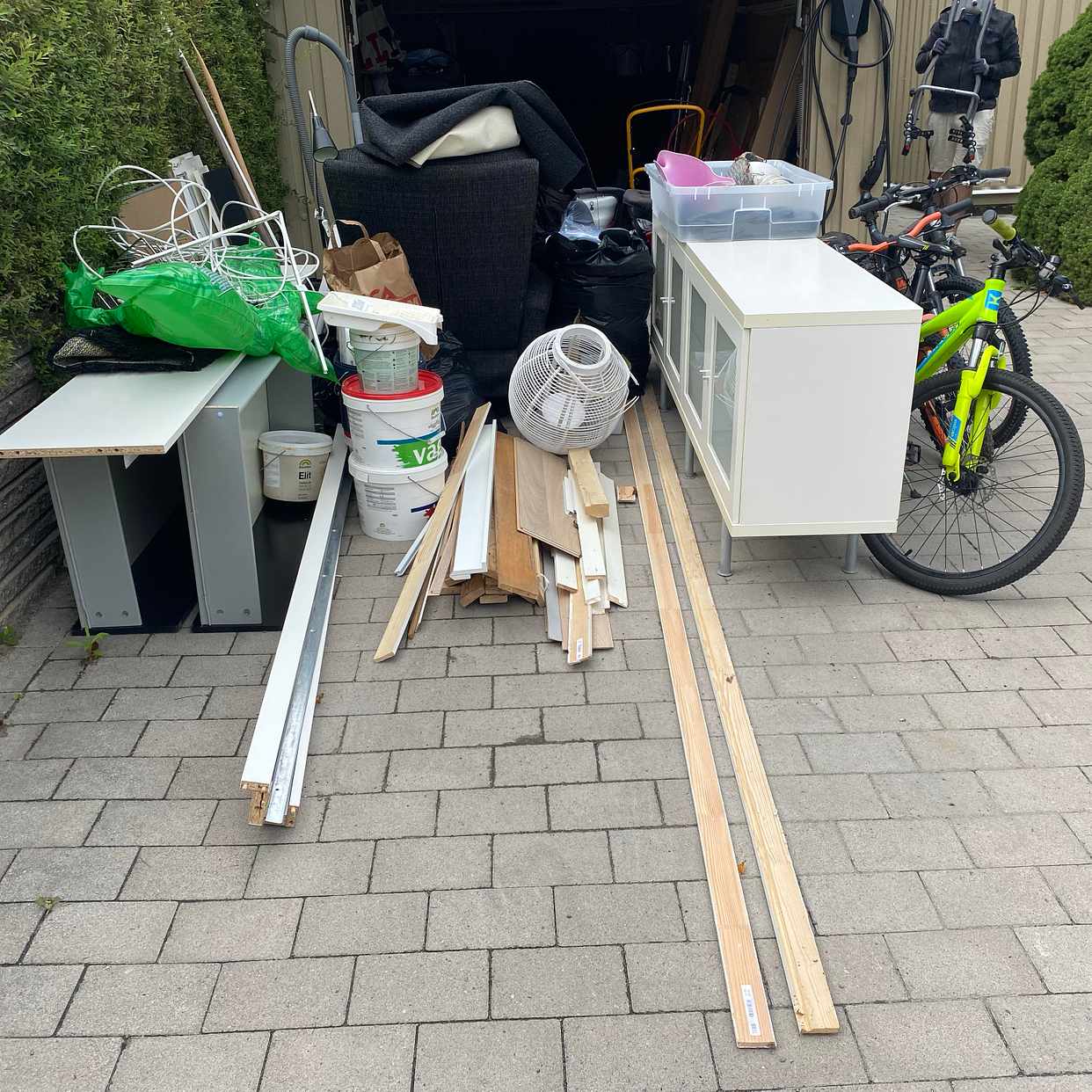 image of Skräp plus cyklar mm - Hässelby