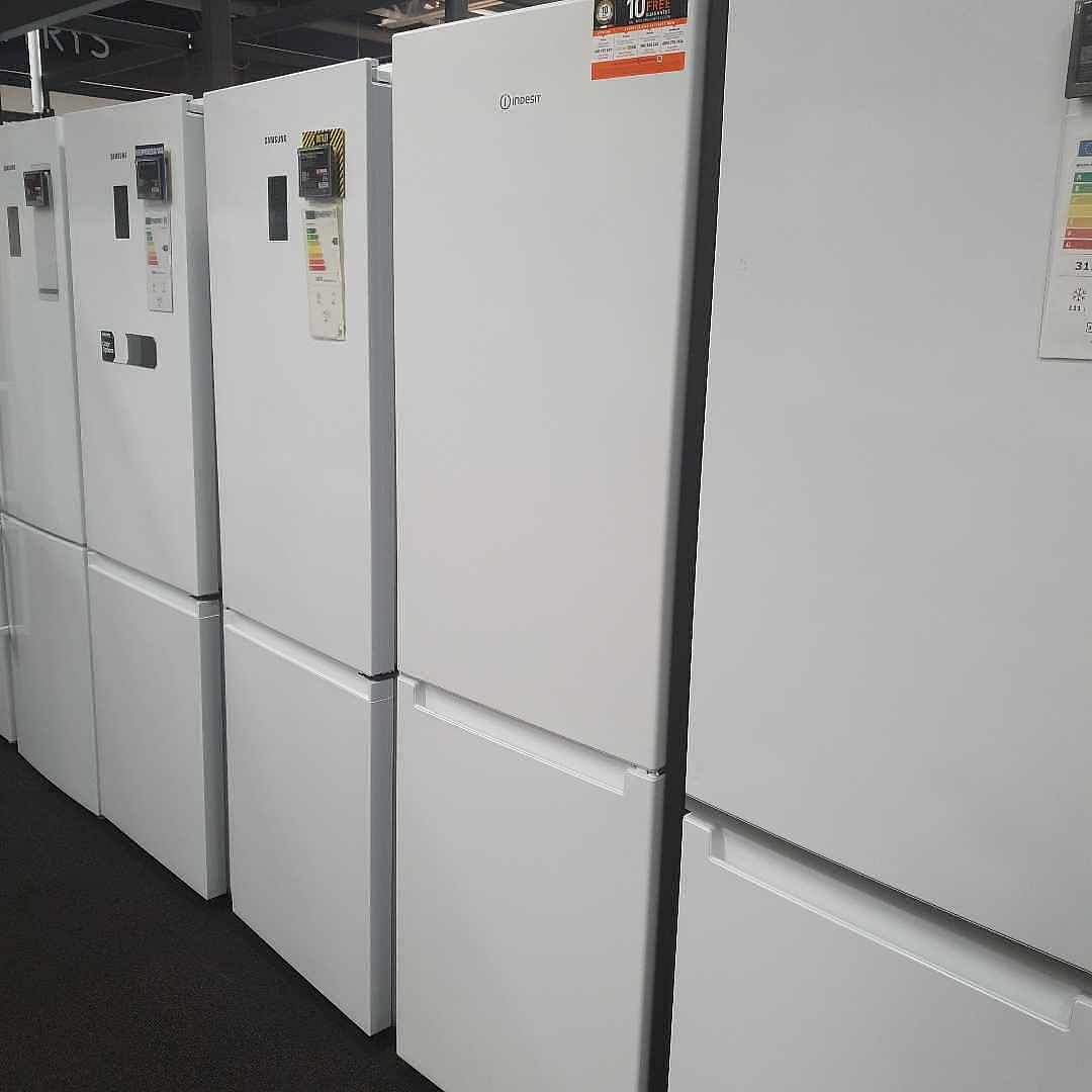 image of Fridge and washing machin - 