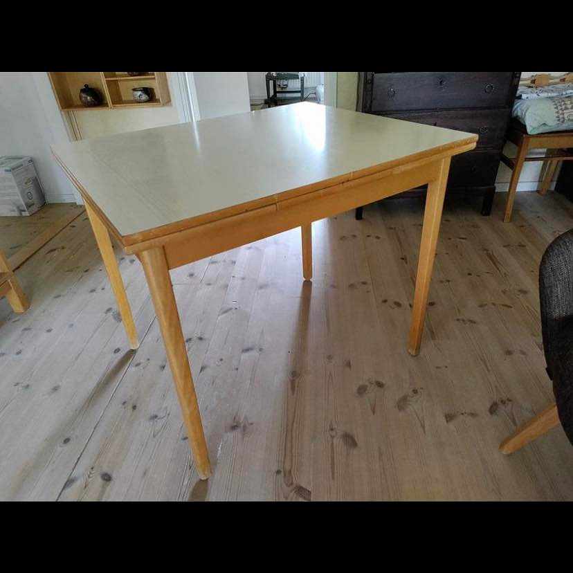 image of Flytt av matbord - 