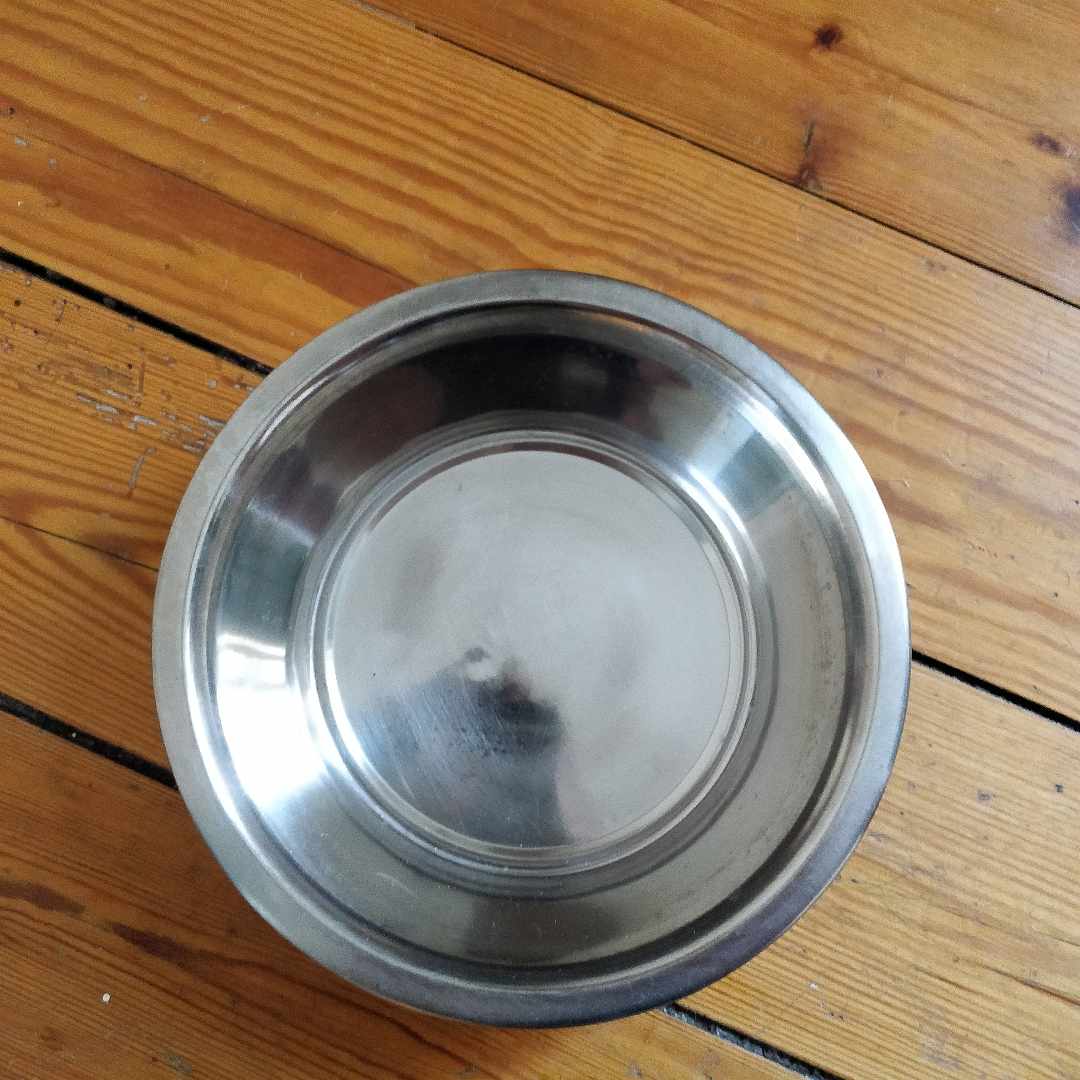 image of 2 metal bowls for dogs - Stockholm