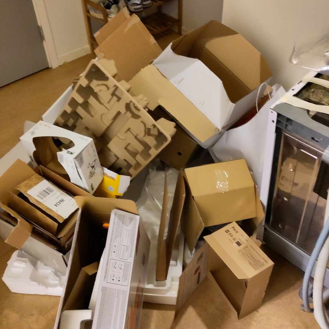 image of Dishwasher and cardboard - Bro