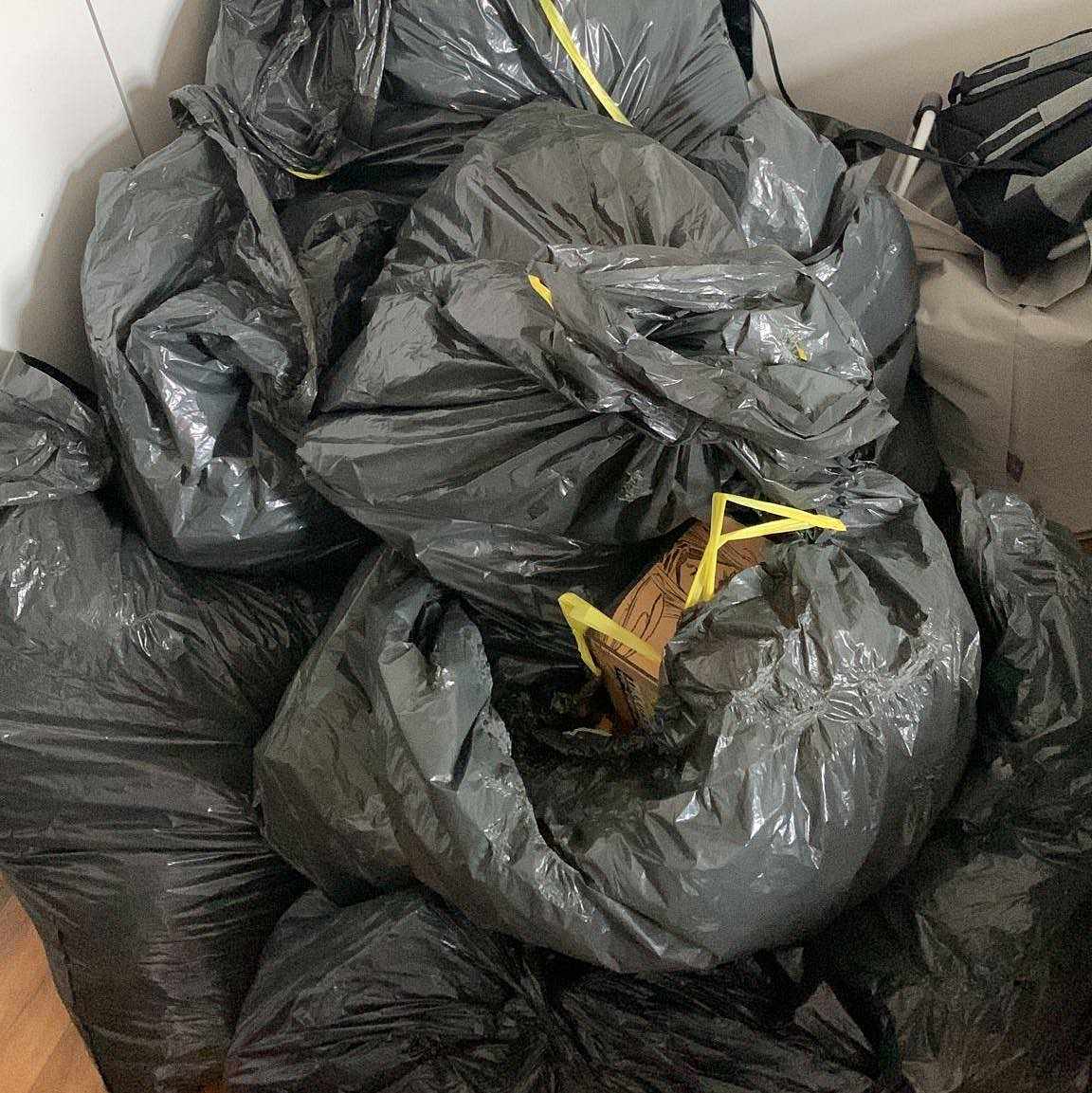 Moving bags of clothes Tiptapp