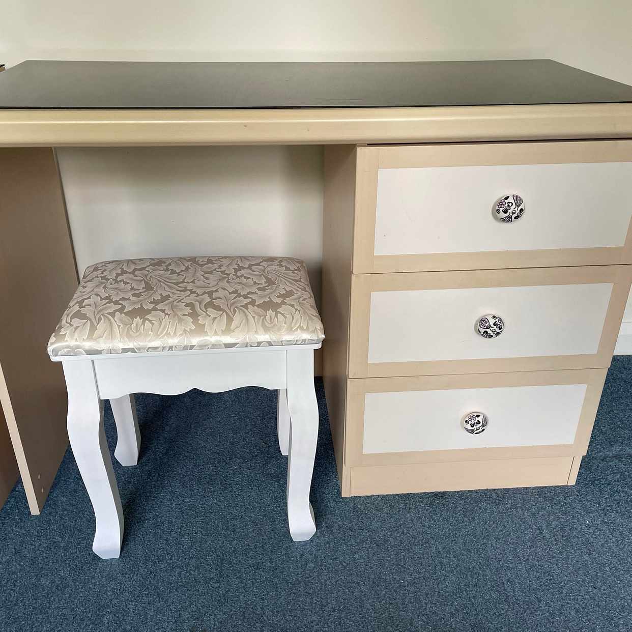 Giving away furniture Buckhurst Hill Tiptapp