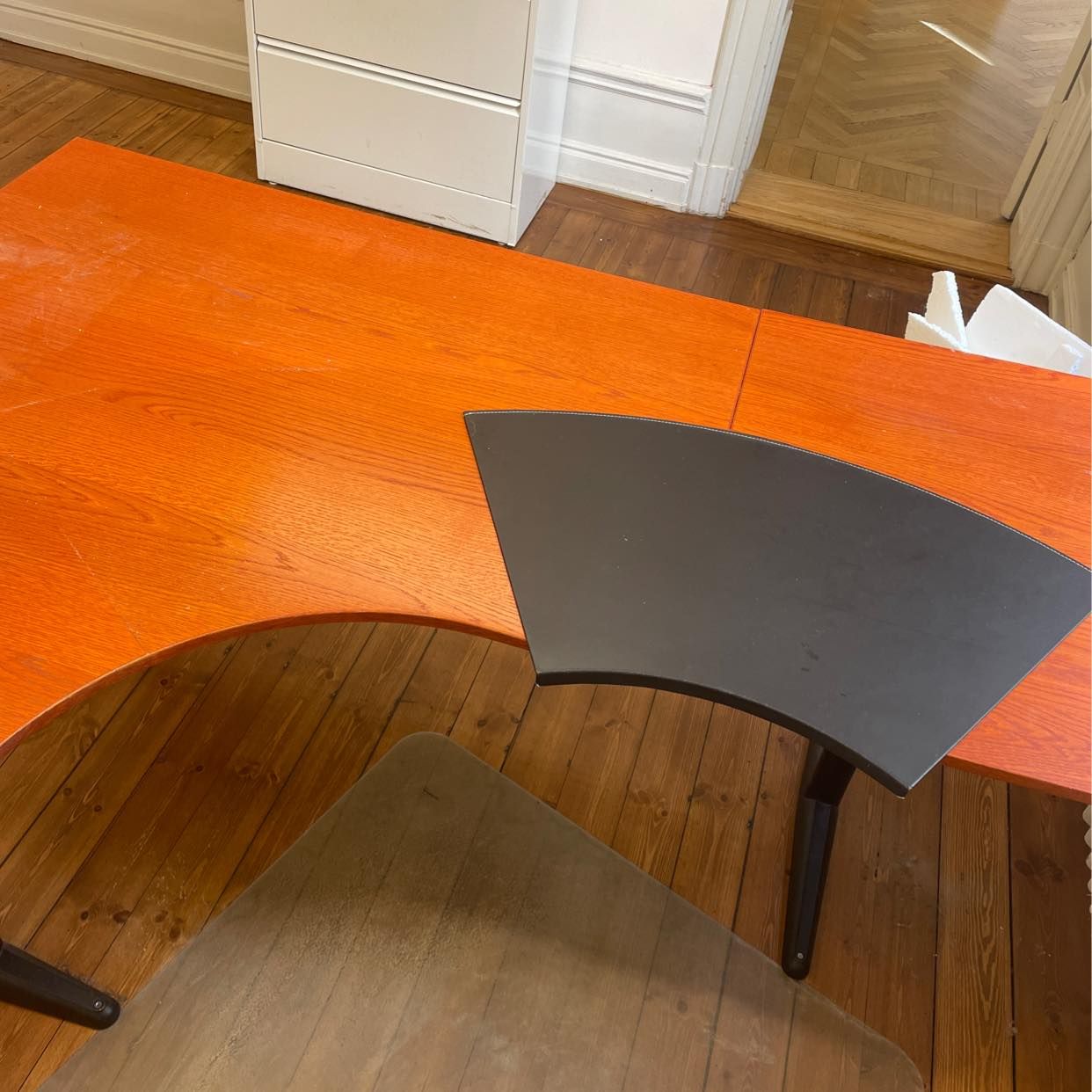 image of Skrivbord och 2 hyllor - 