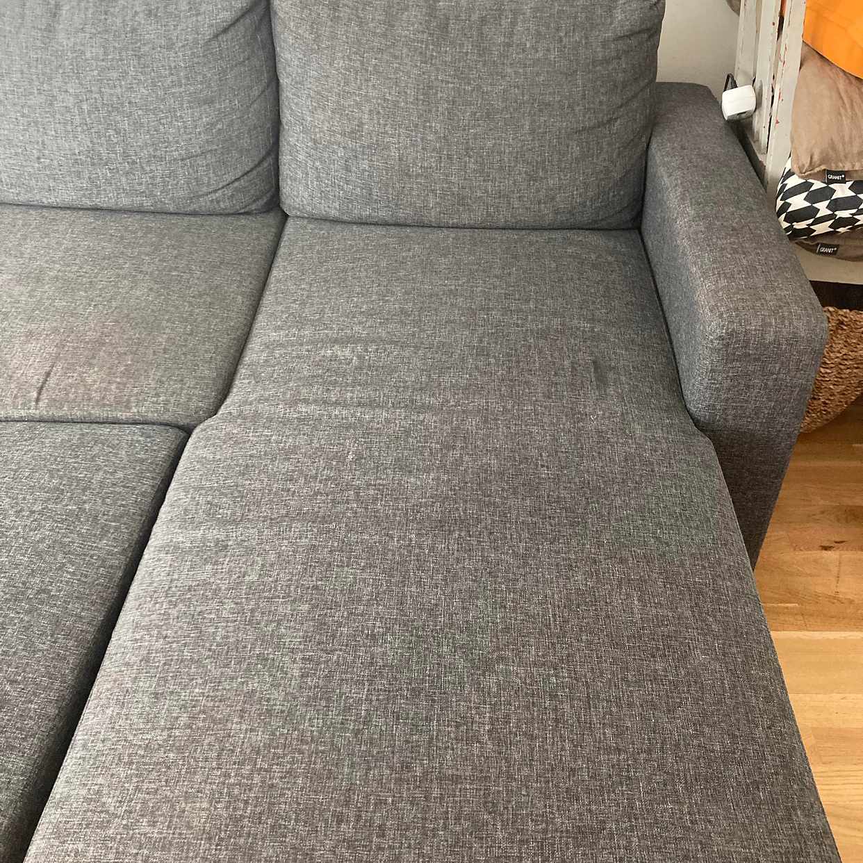 image of 3-sistsoffa skänkes - Stockholm