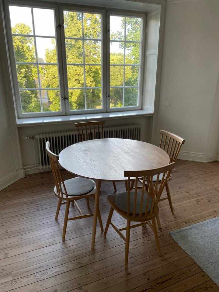 image of Matbord Nordik + 4 pinnst - 
