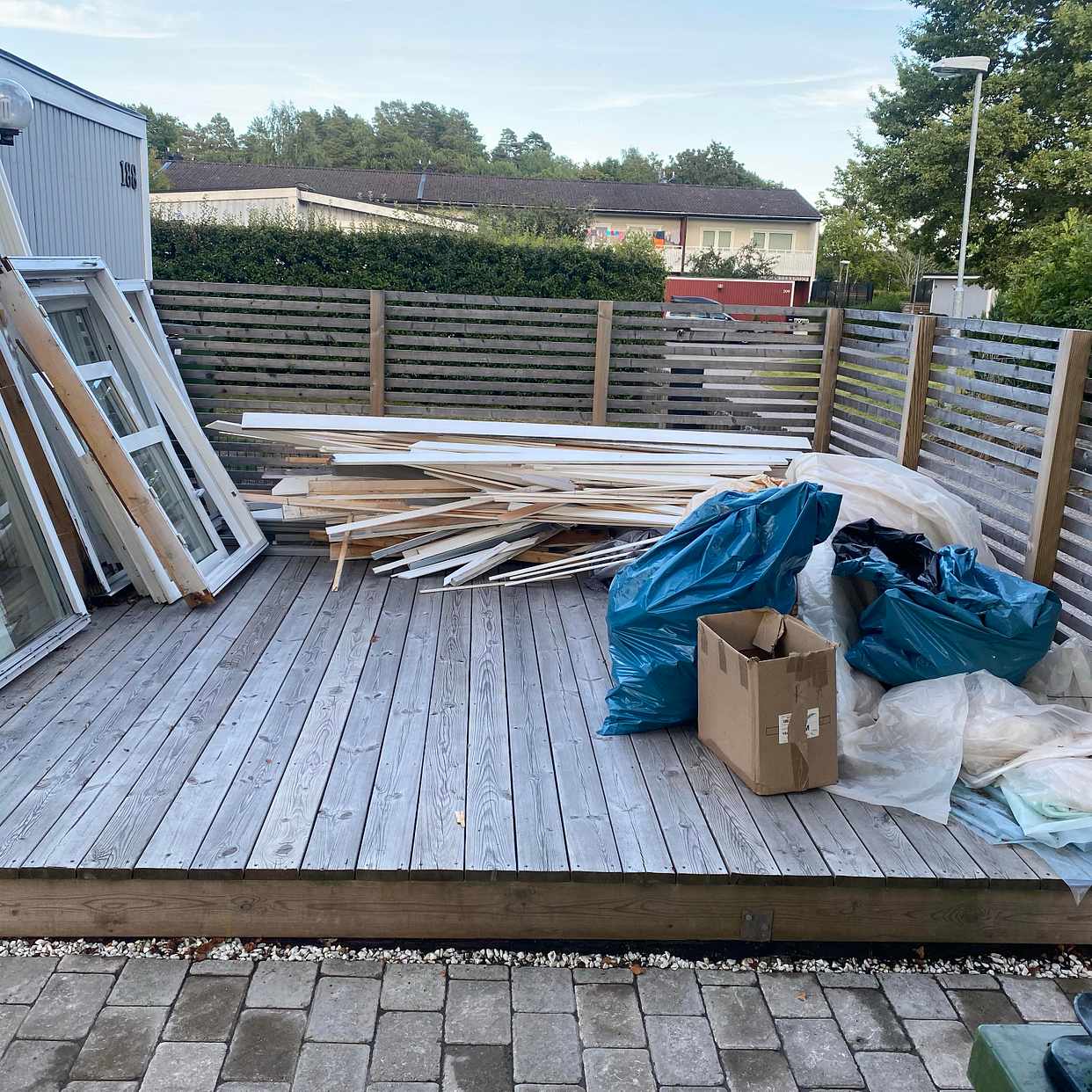 image of Gamla fönster, trä lister - Järfälla