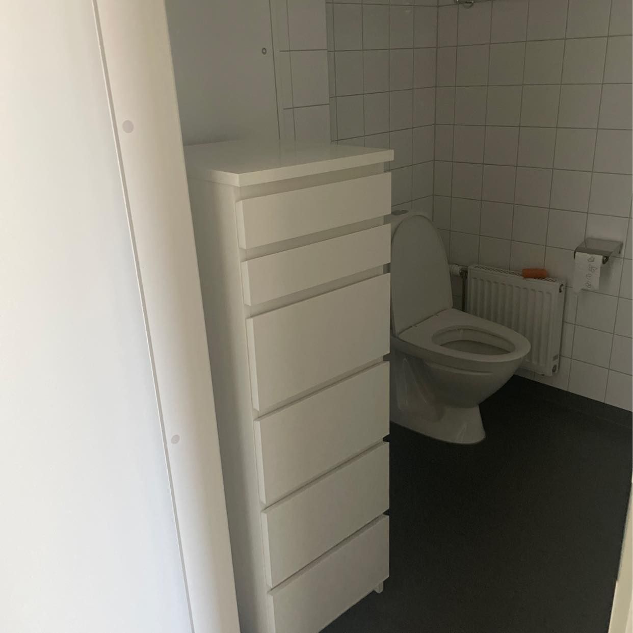 image of Flytta en Säng och byrå, - 