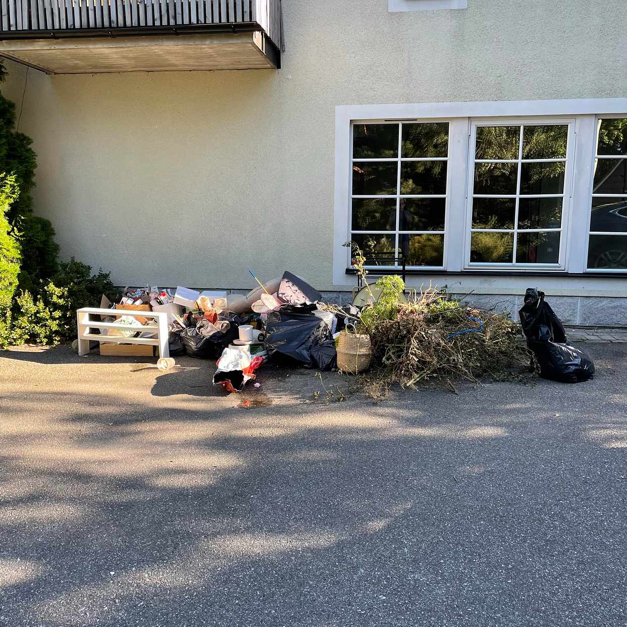 image of Plast,trä,metall,riskvist - Djursholm