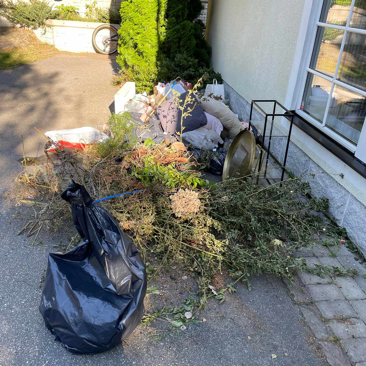 image of Plast,trä,metall,riskvist - Djursholm