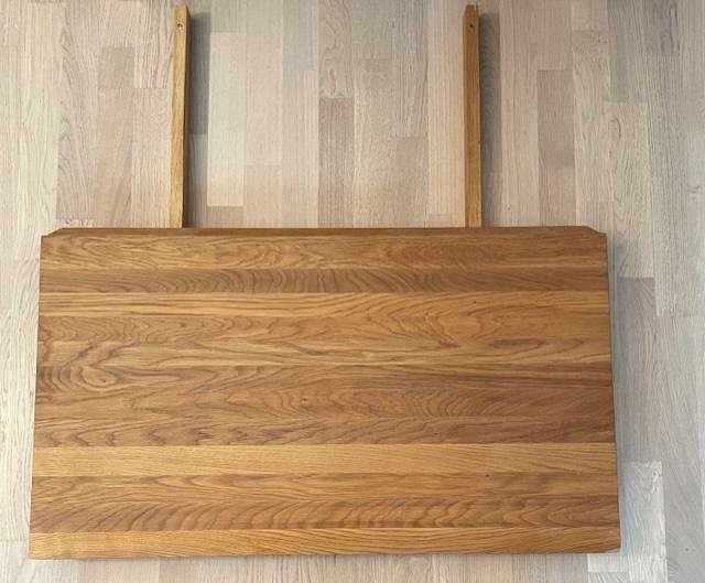 image of Matbord i massiv ek och t - 