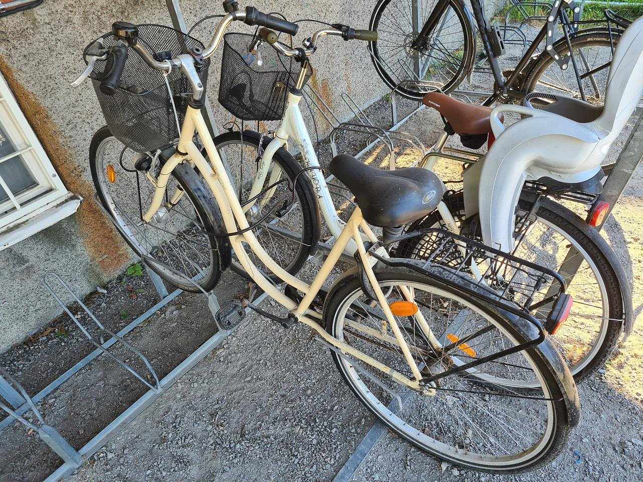 image of Två fräscha damcyklar 28  - 