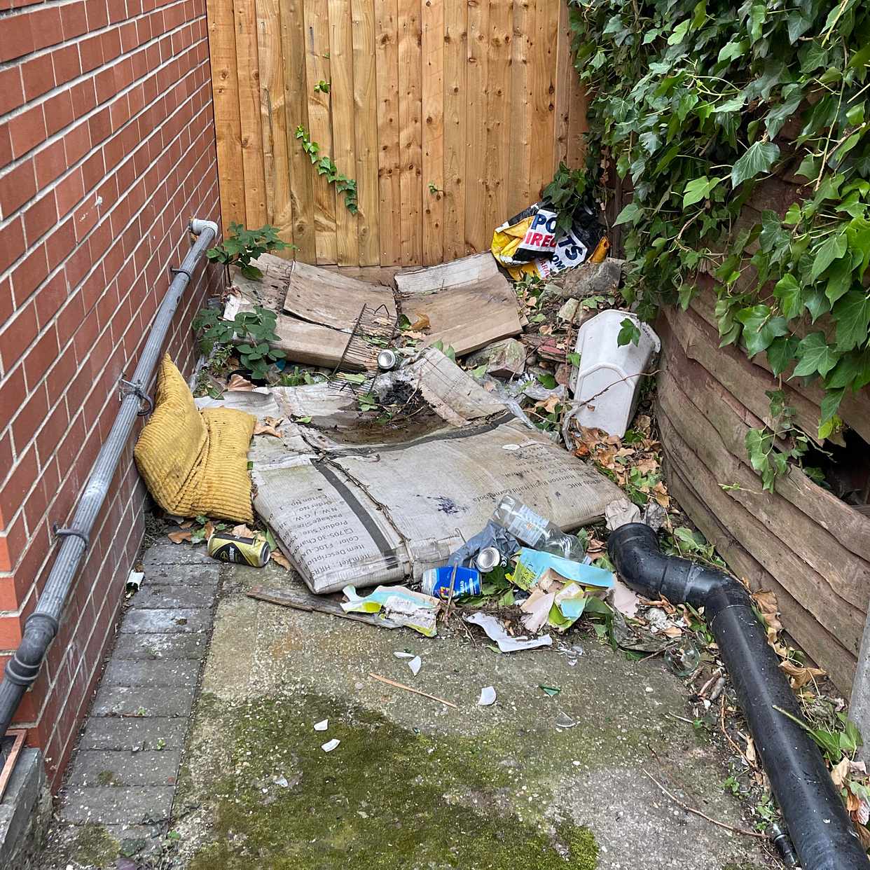 Remove waste from garden Nottingham Tiptapp