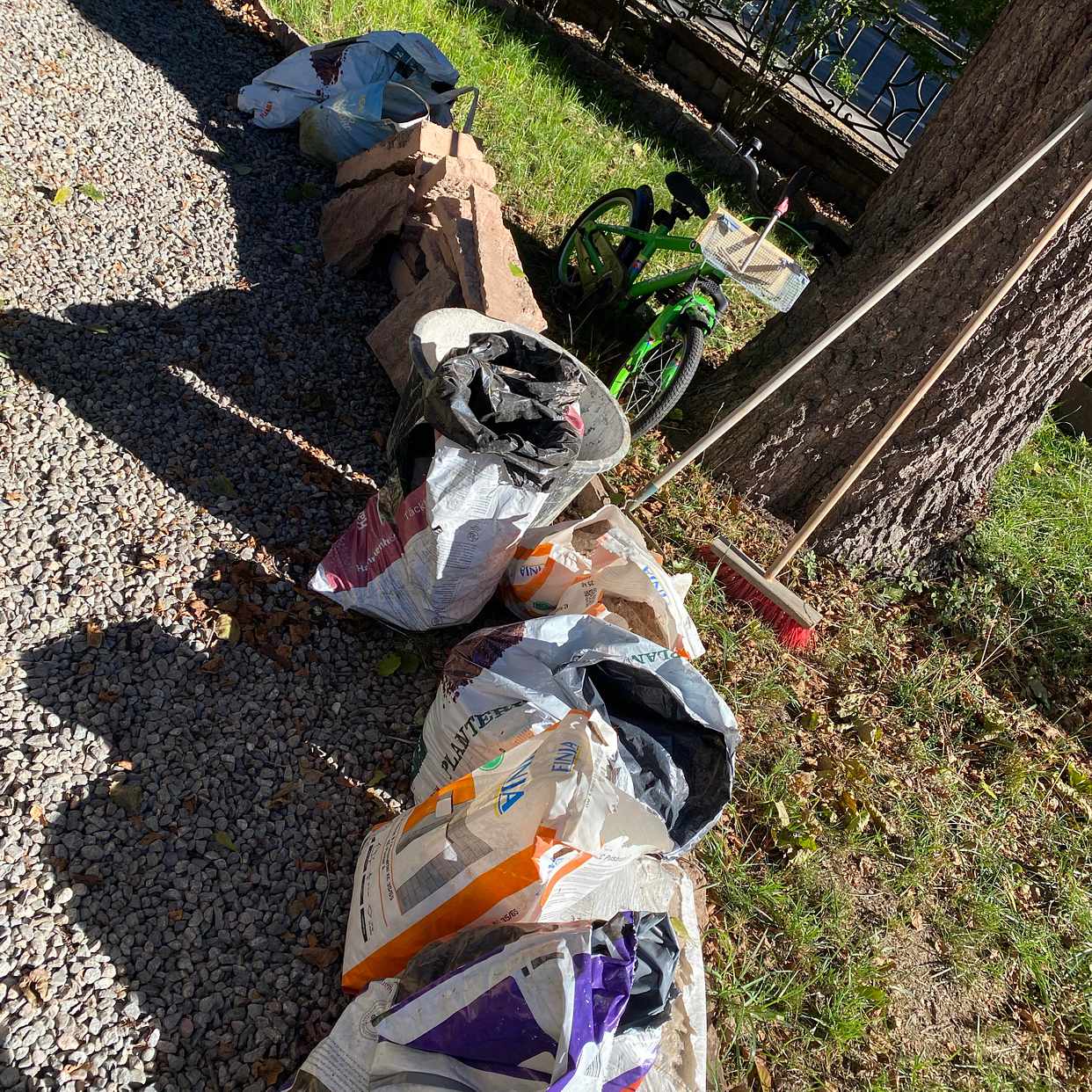 image of stones, garden waste wood - Solna