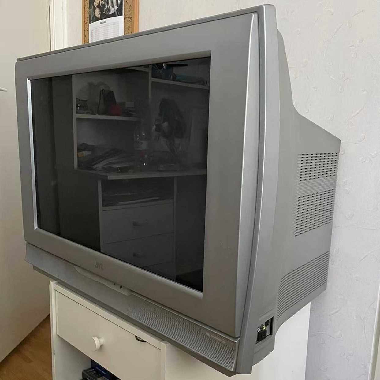 image of Säng, TV och skrivbord - Göteborg