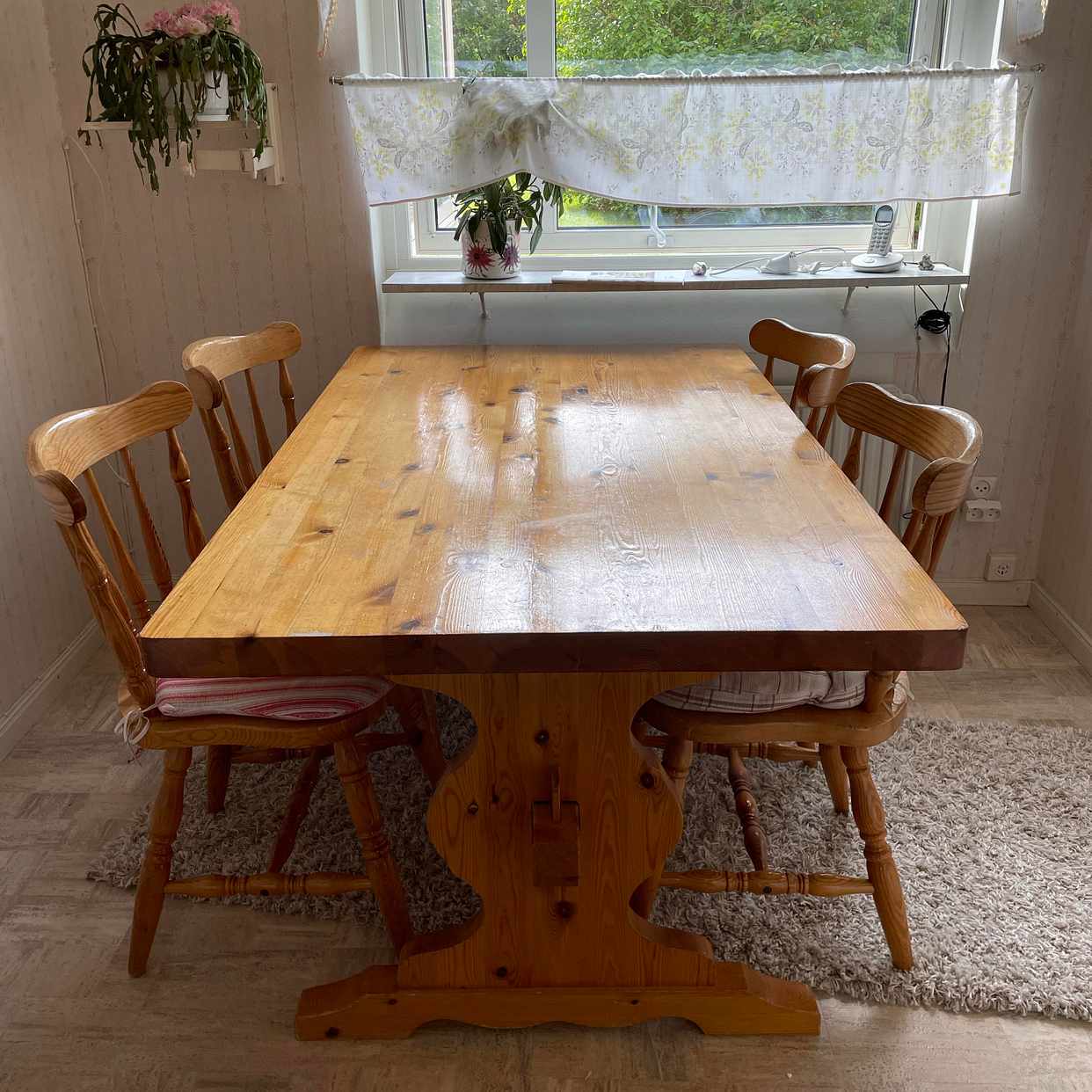 image of Matbord + 5 stolar - Sundsvall