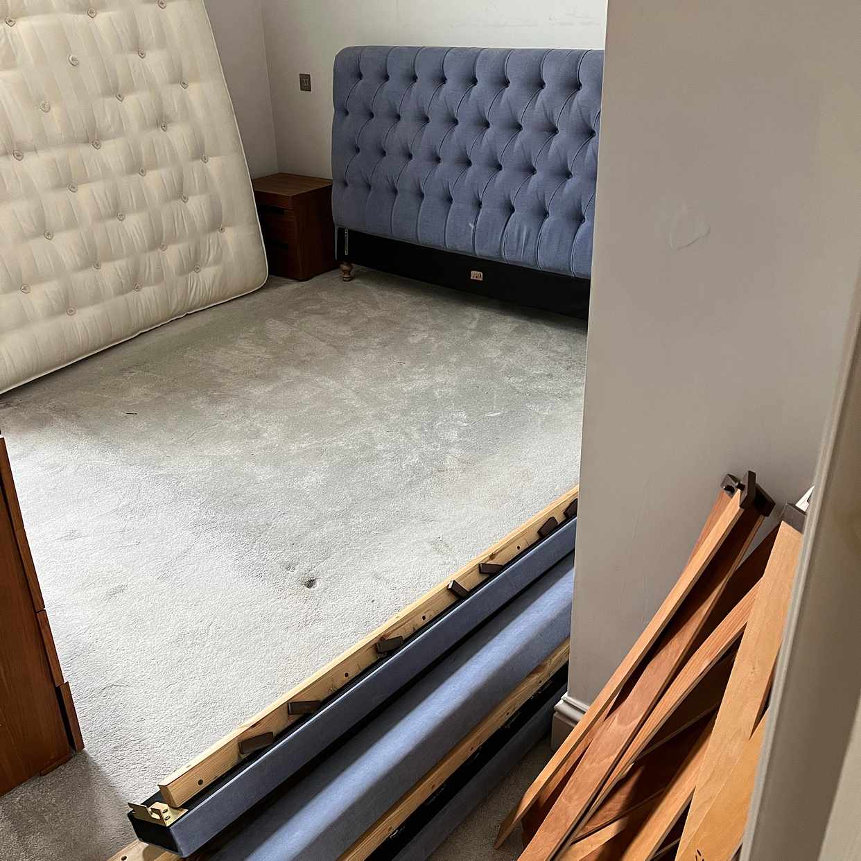 image of Remove bed and furniture - London