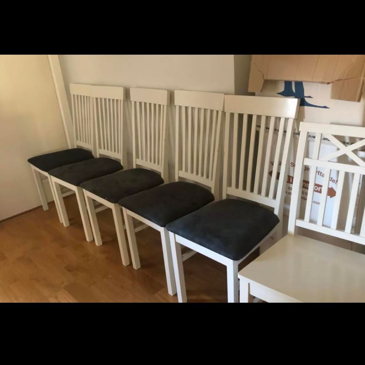 image of Move table and 4 chairs - 