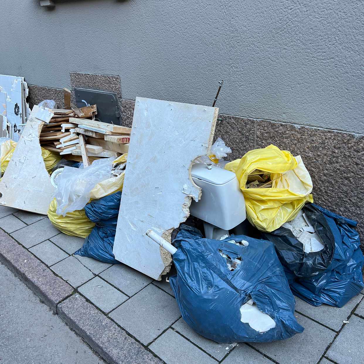 image of Rivningsrester till tippe - Stockholm