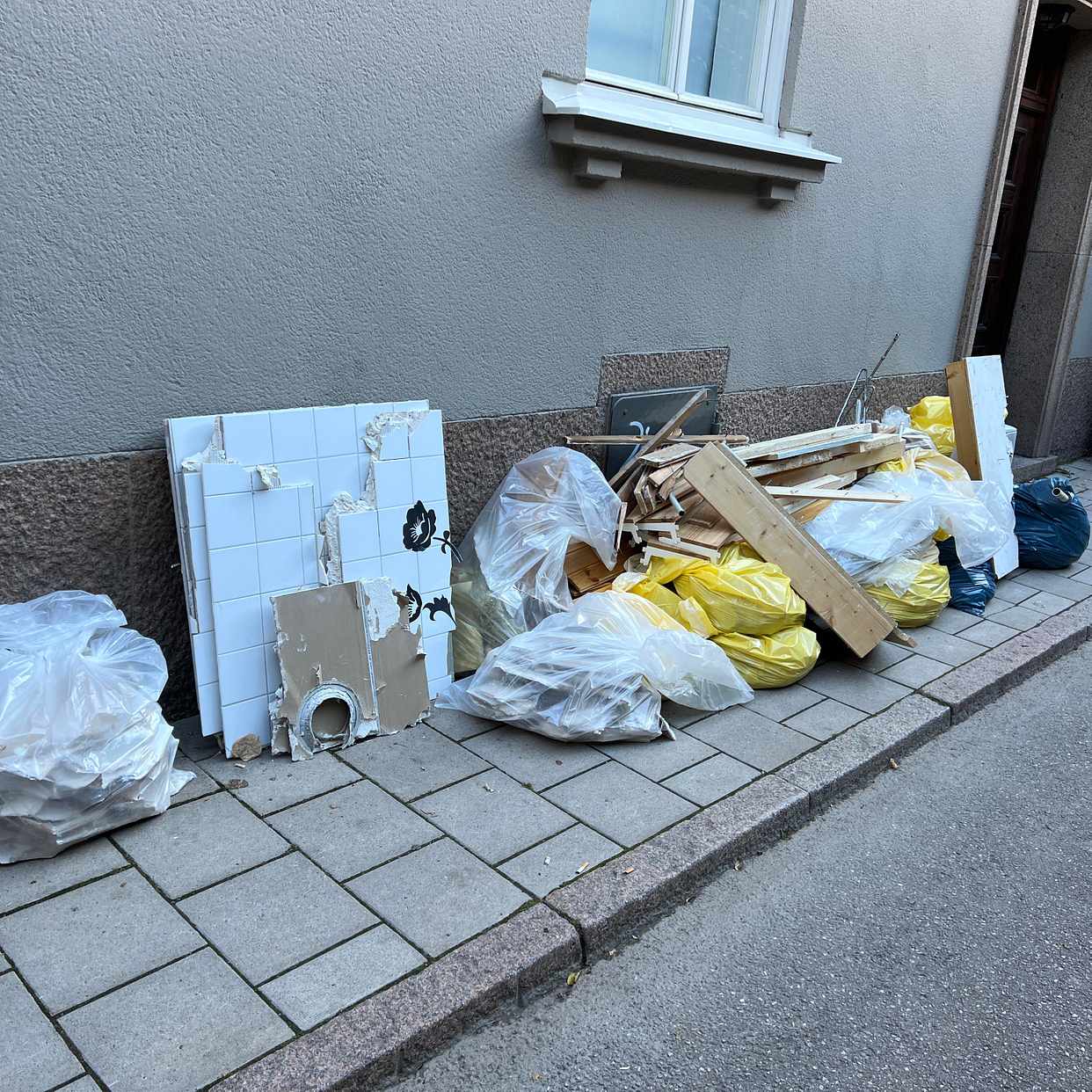 image of Rivningsrester till tippe - Stockholm