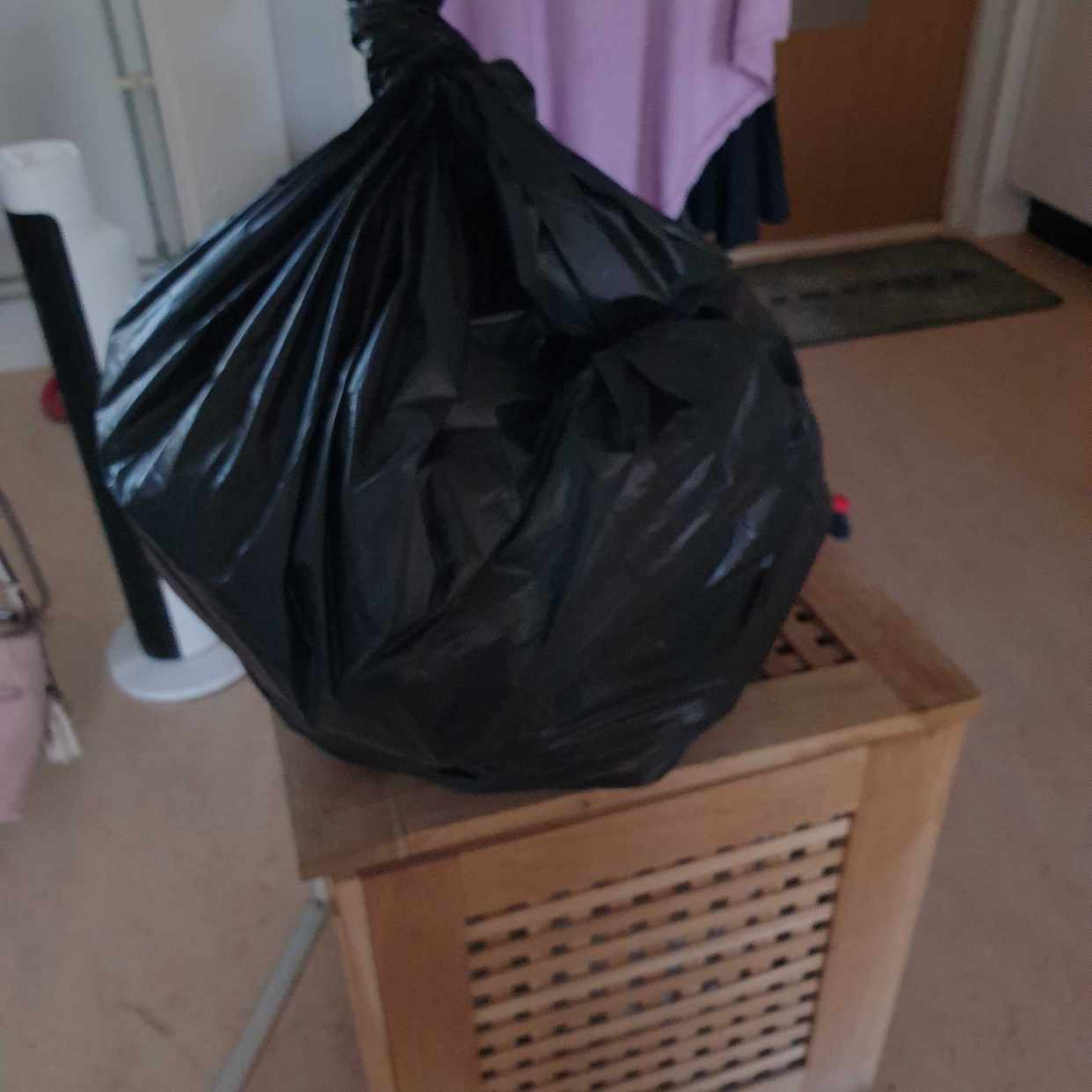 image of Allt ska kastas, - Vallentuna