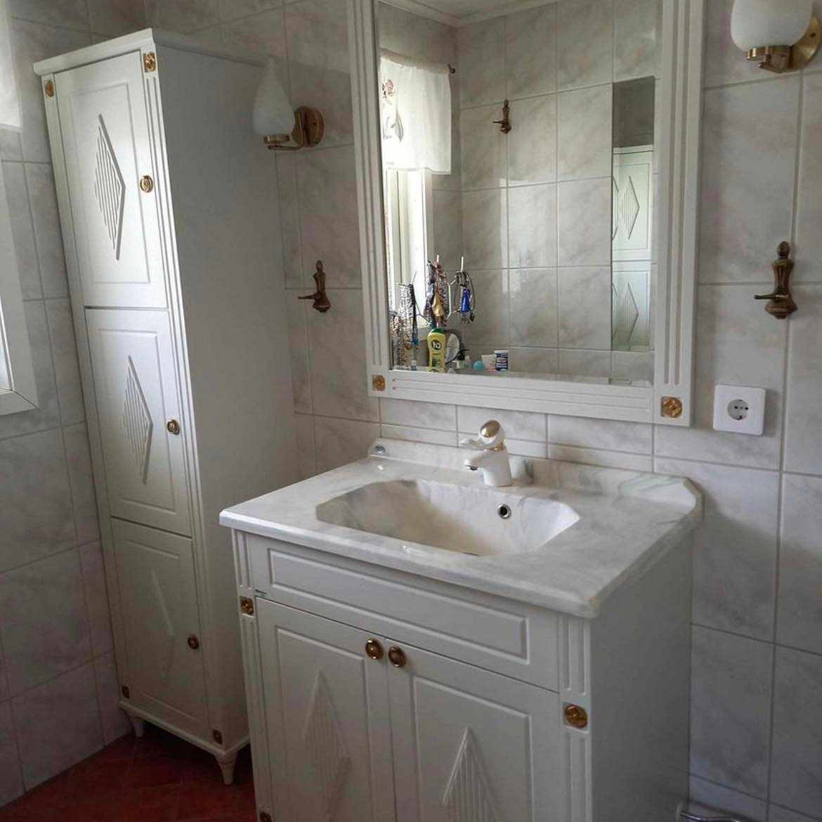 image of Hämta badrumsmöbler - 