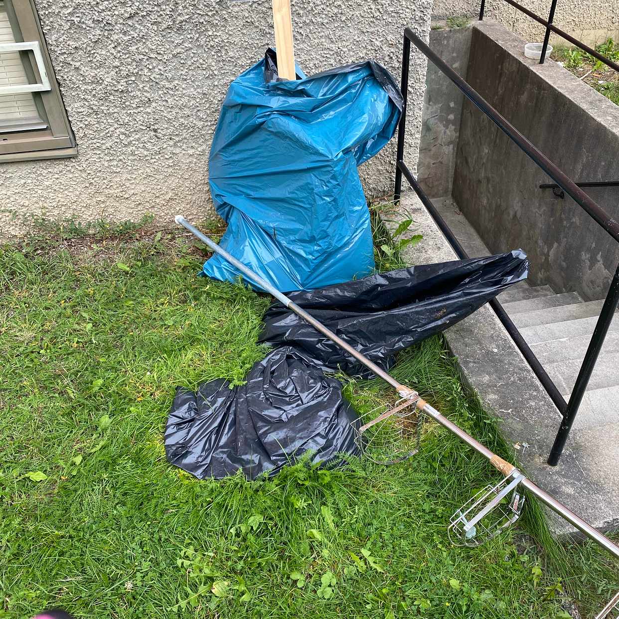 image of 3 sopsäckar samt en hylla - Vällingby