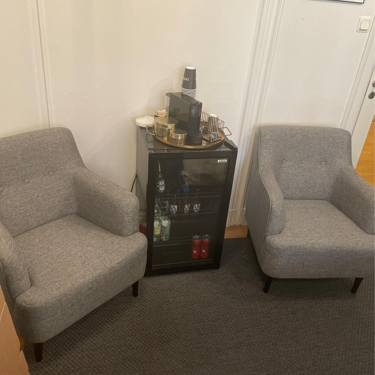image of 2 fåtöljer bortskänkes - Stockholms Stad