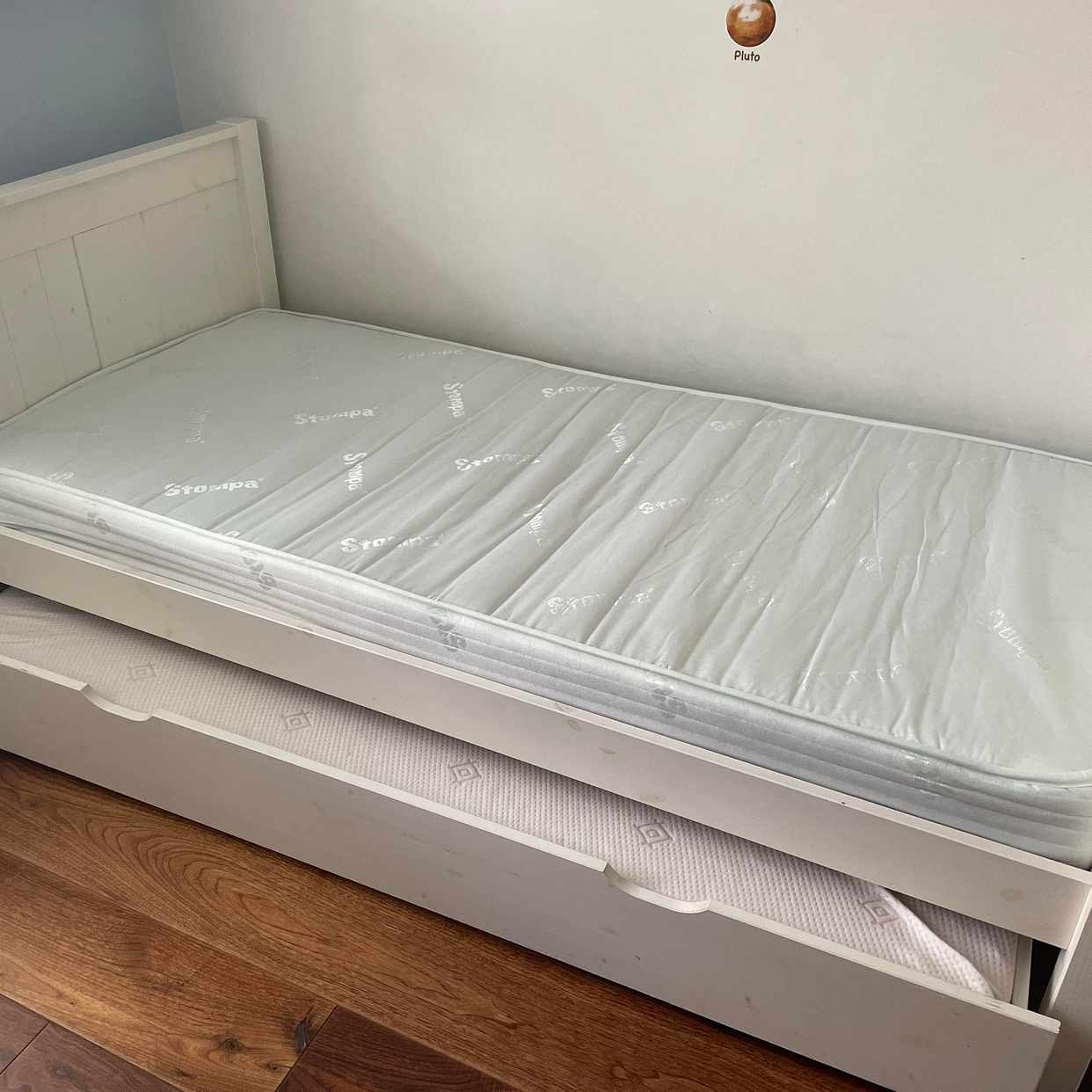 image of 2 small beds - London