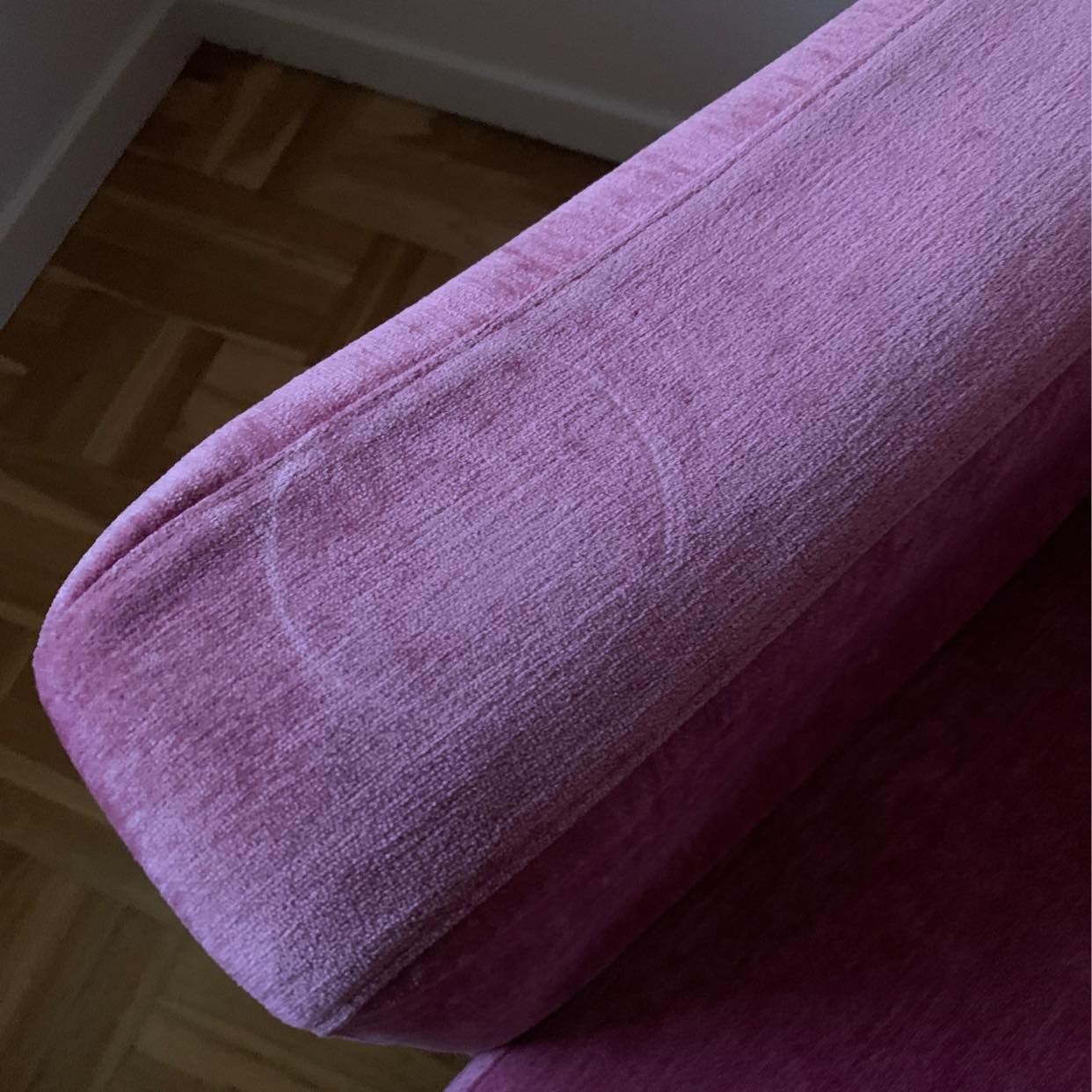 image of Gratis stor rosa fåtölj - Hägersten