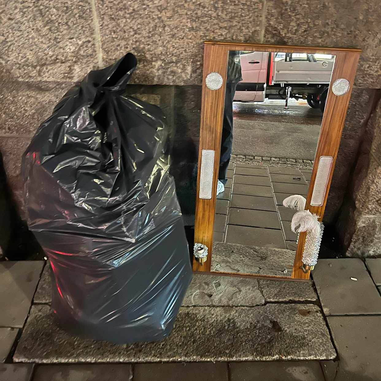 image of Mixed trash + mirror - Stockholm City