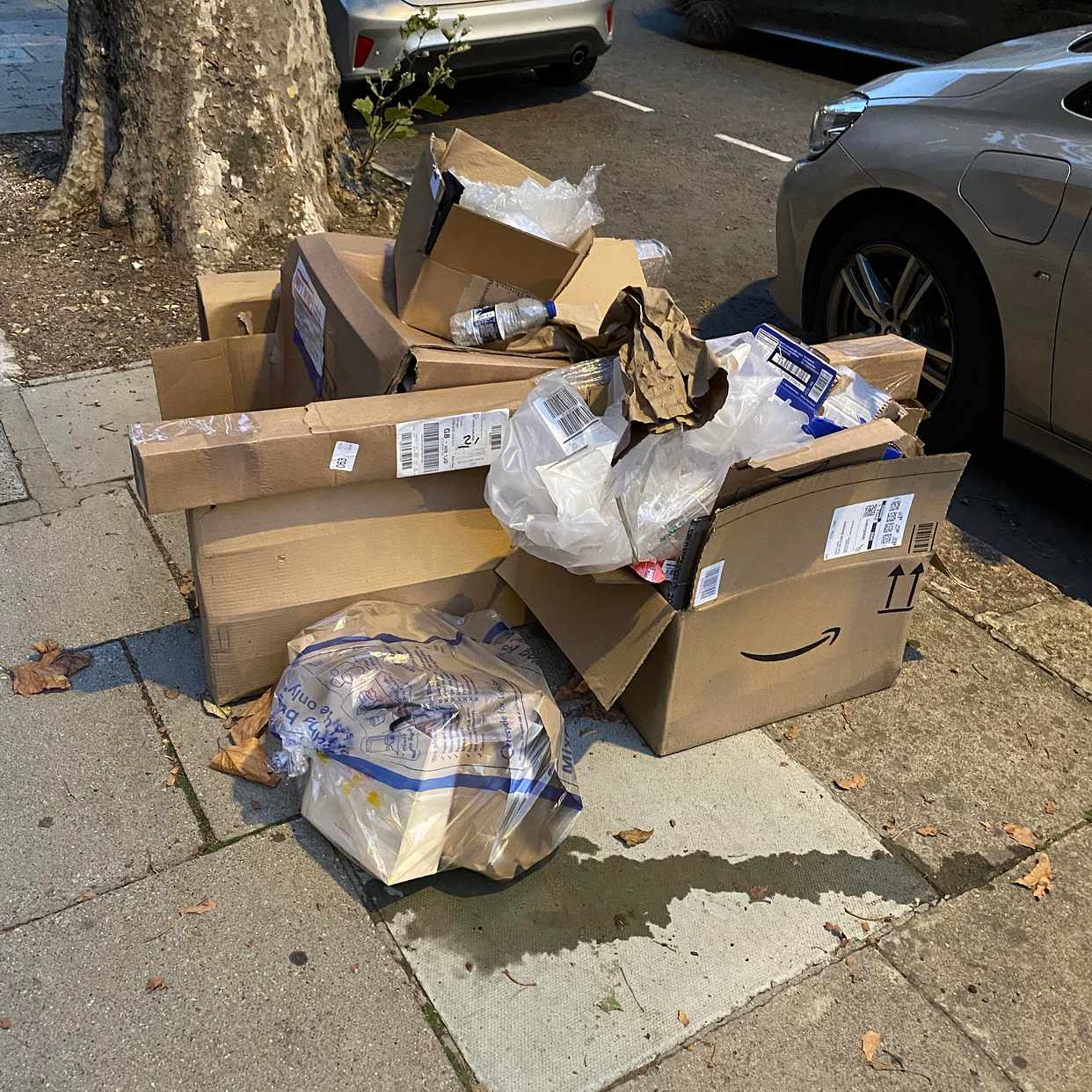 Cardboard boxes London Tiptapp