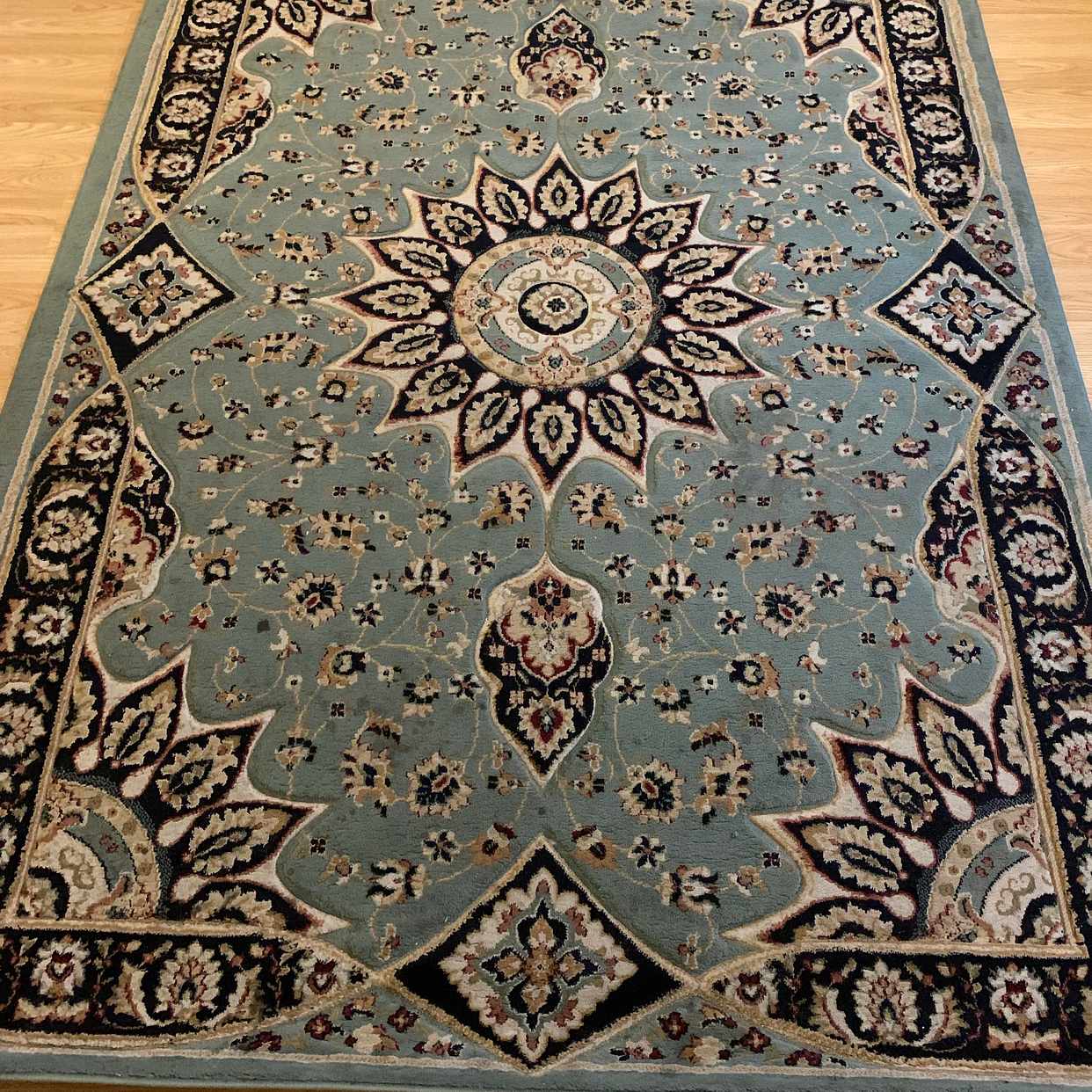 Persian style rug London Tiptapp