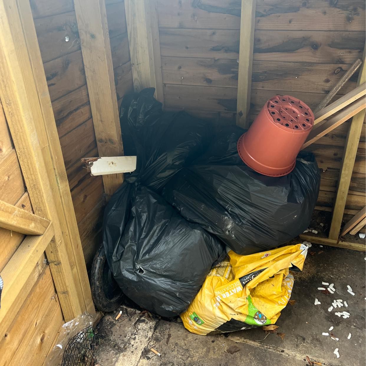 image of 4x standard bin bags - London