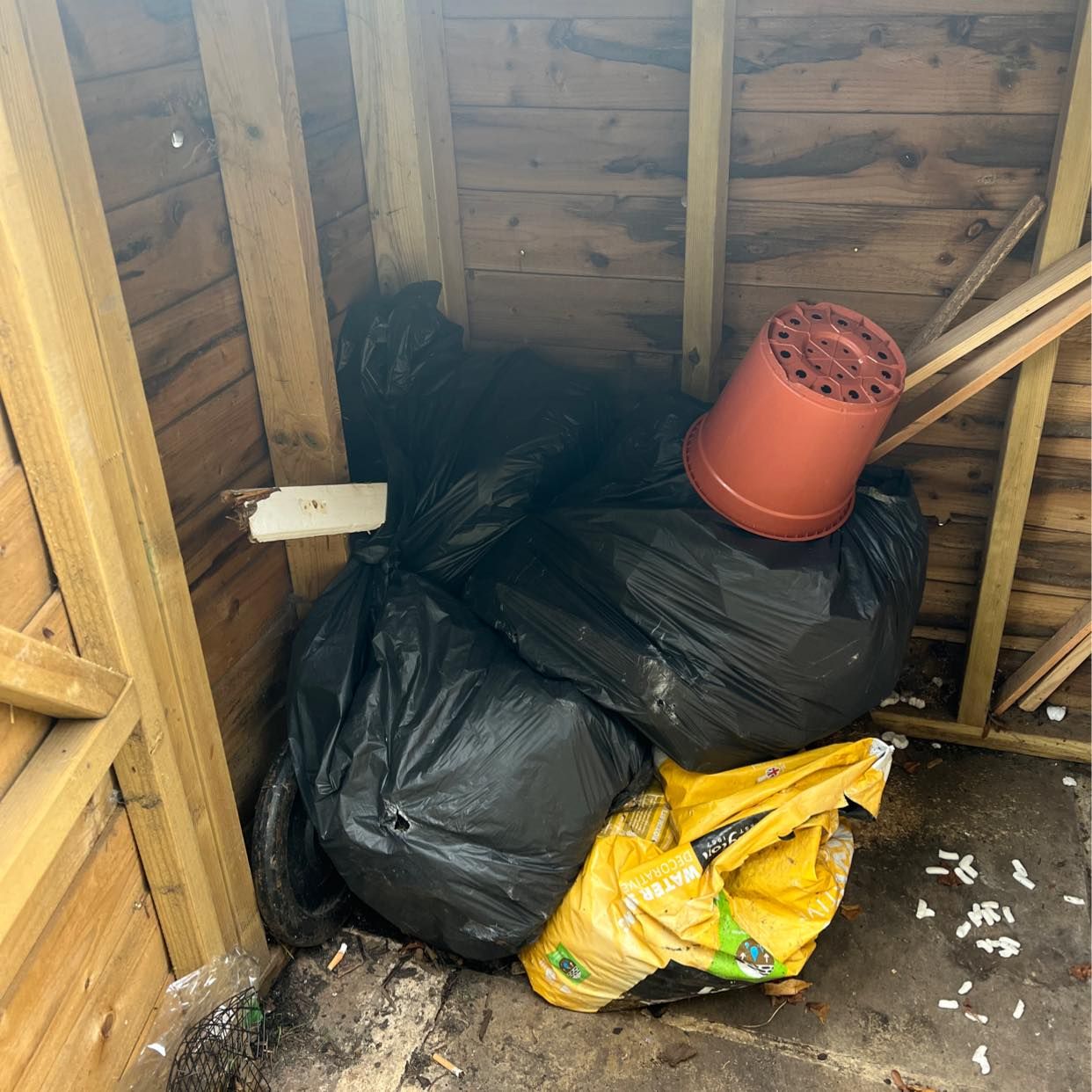 image of 4x standard bin bags - London