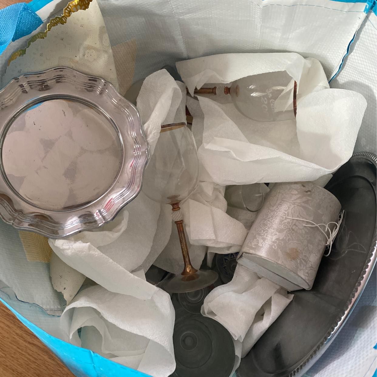 image of A bag and a Tv - Enfield