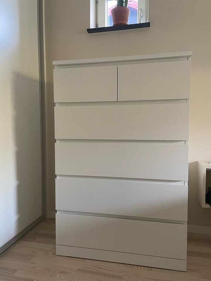 image of Vit byrå MALM från Ikea  - 