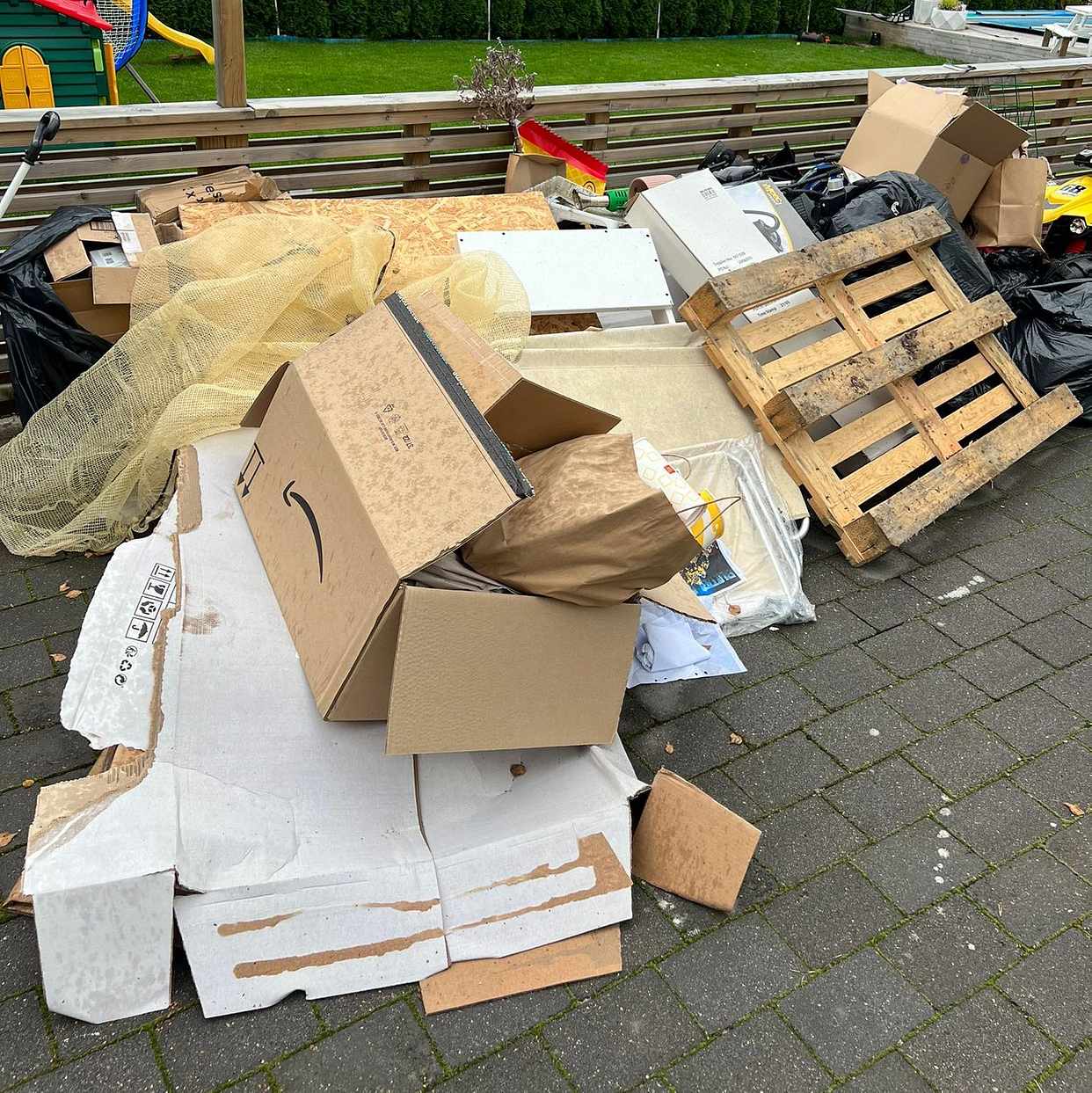 image of Diverse skräp - Tumba