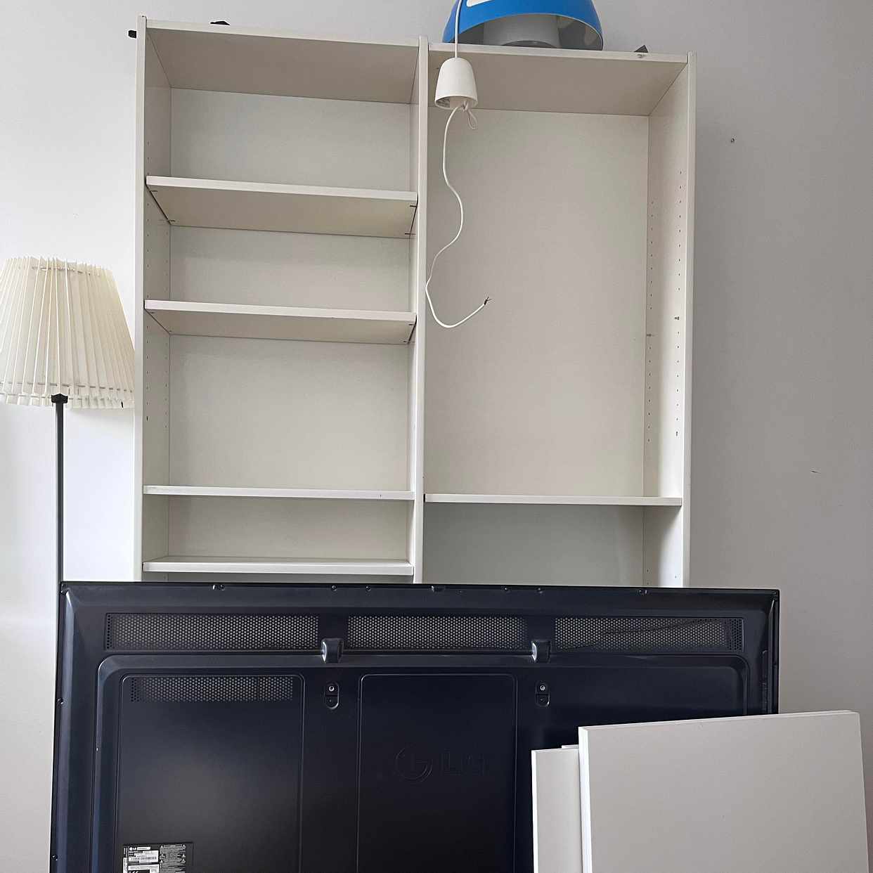 image of Bokhylla, tv, lampa m.m - Gustavsberg