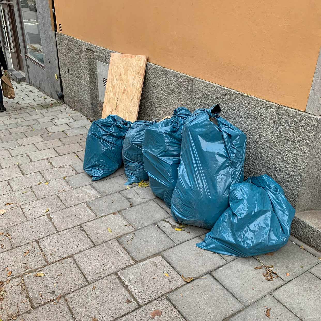 image of Pick up and throw away - Stockholm City