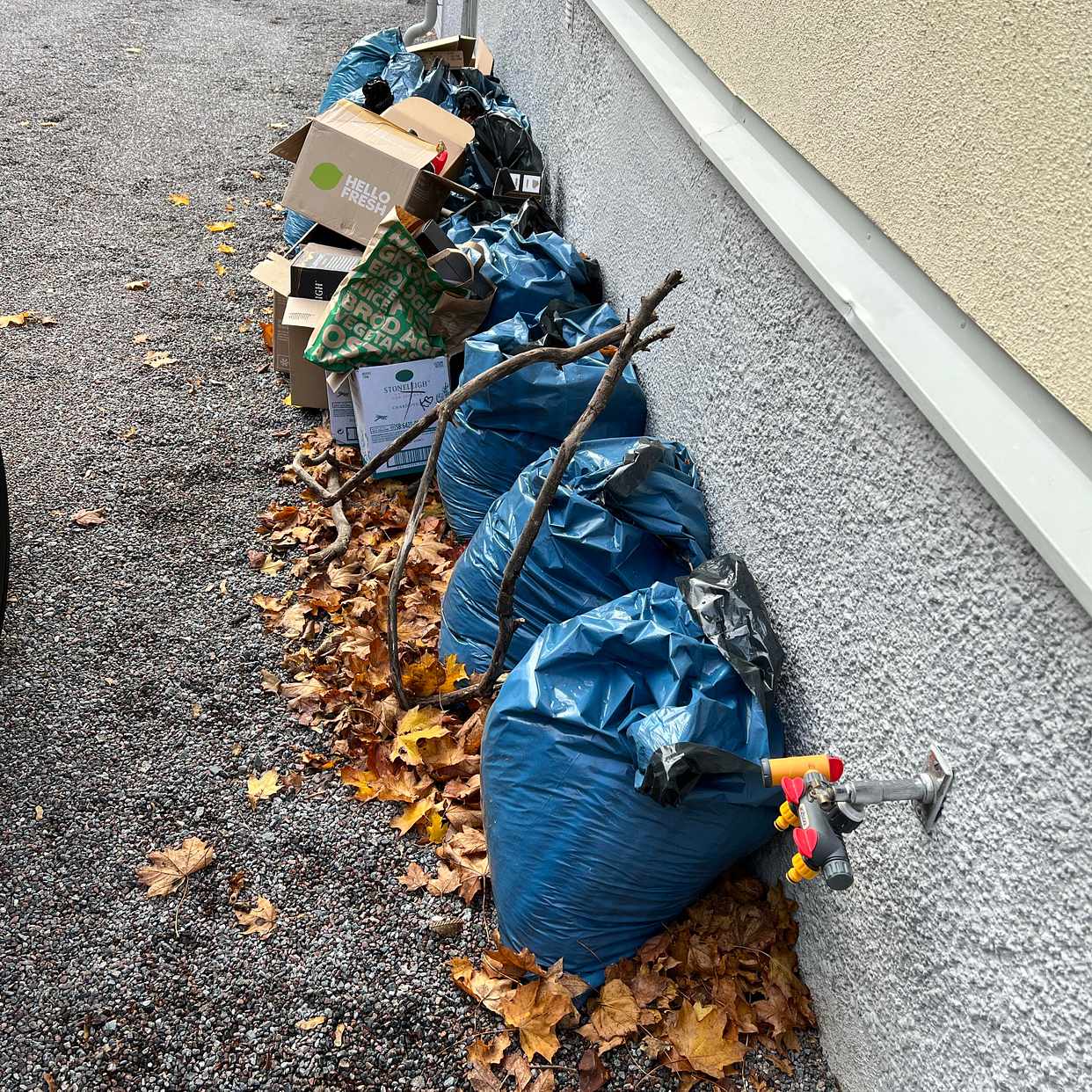 image of Garden waste and cardboar - Lidingö