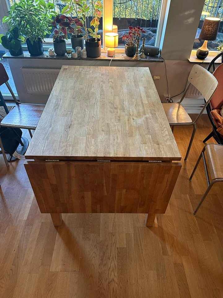 image of Massivt ekbord 500kr - 