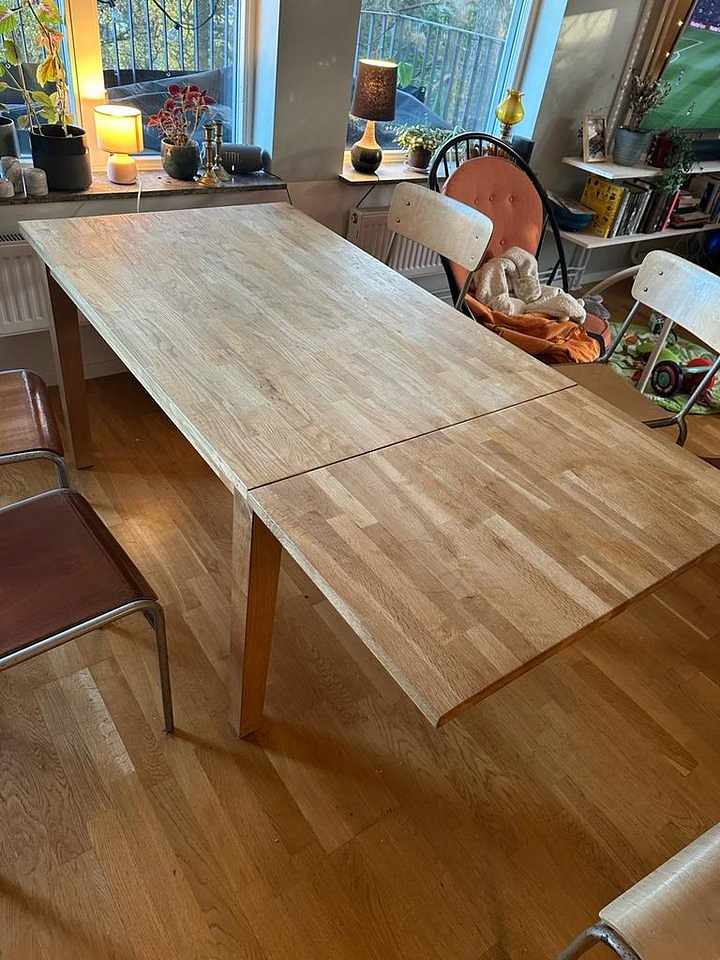 image of Massivt ekbord 500kr - 