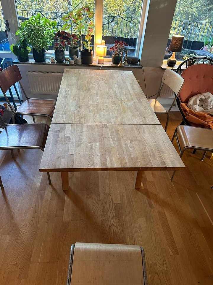 image of Massivt ekbord 500kr - 