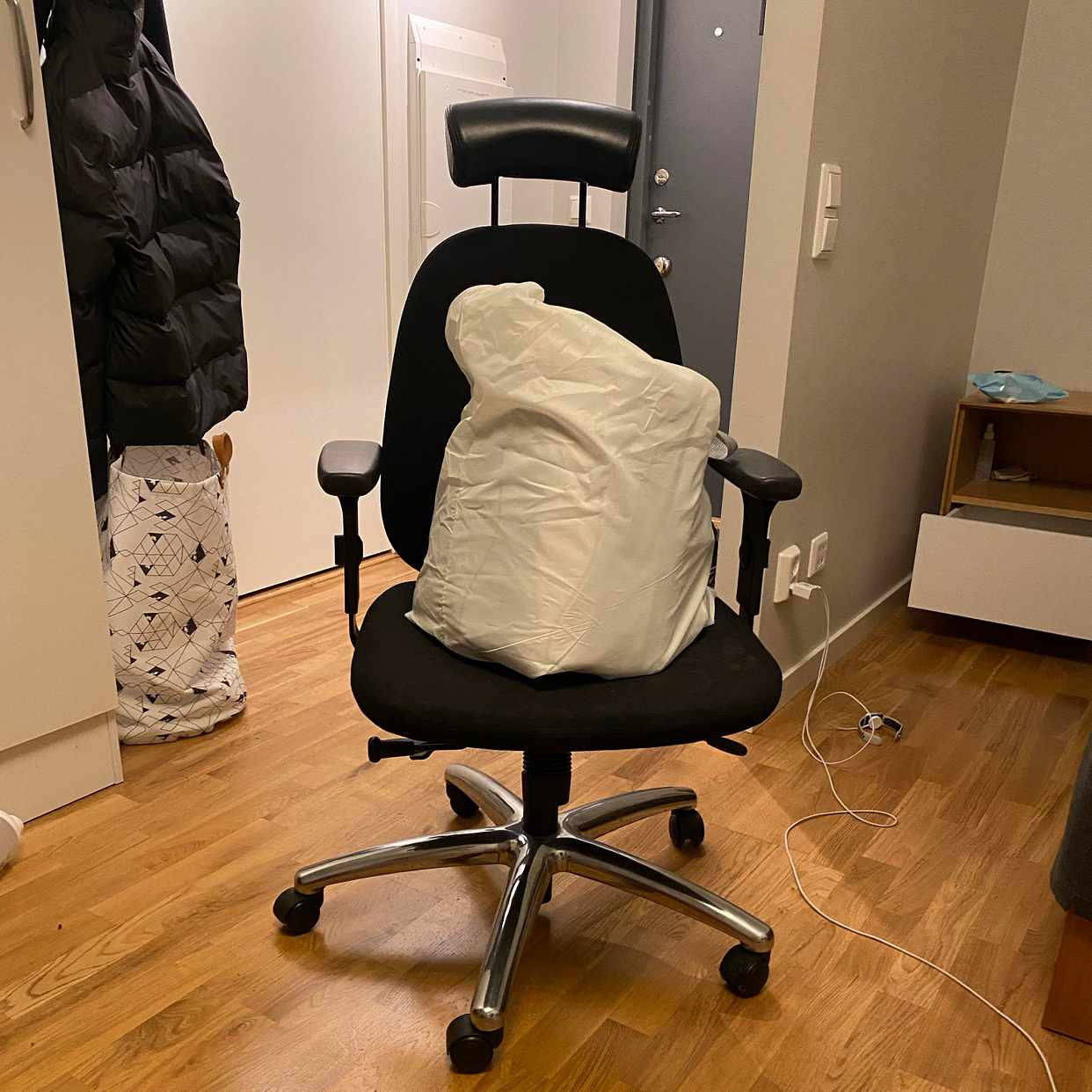 Office chair and bags Tiptapp