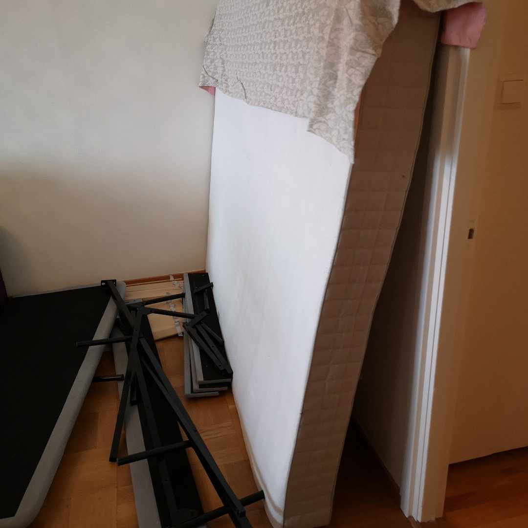 image of Disassembled/broken bed - Älvsjö